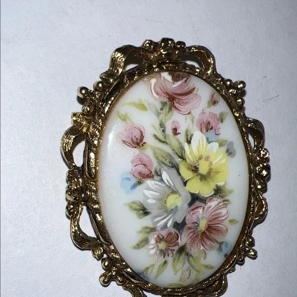 Floral Cameo Brooch with Gold Frame - Picture 2 of 5